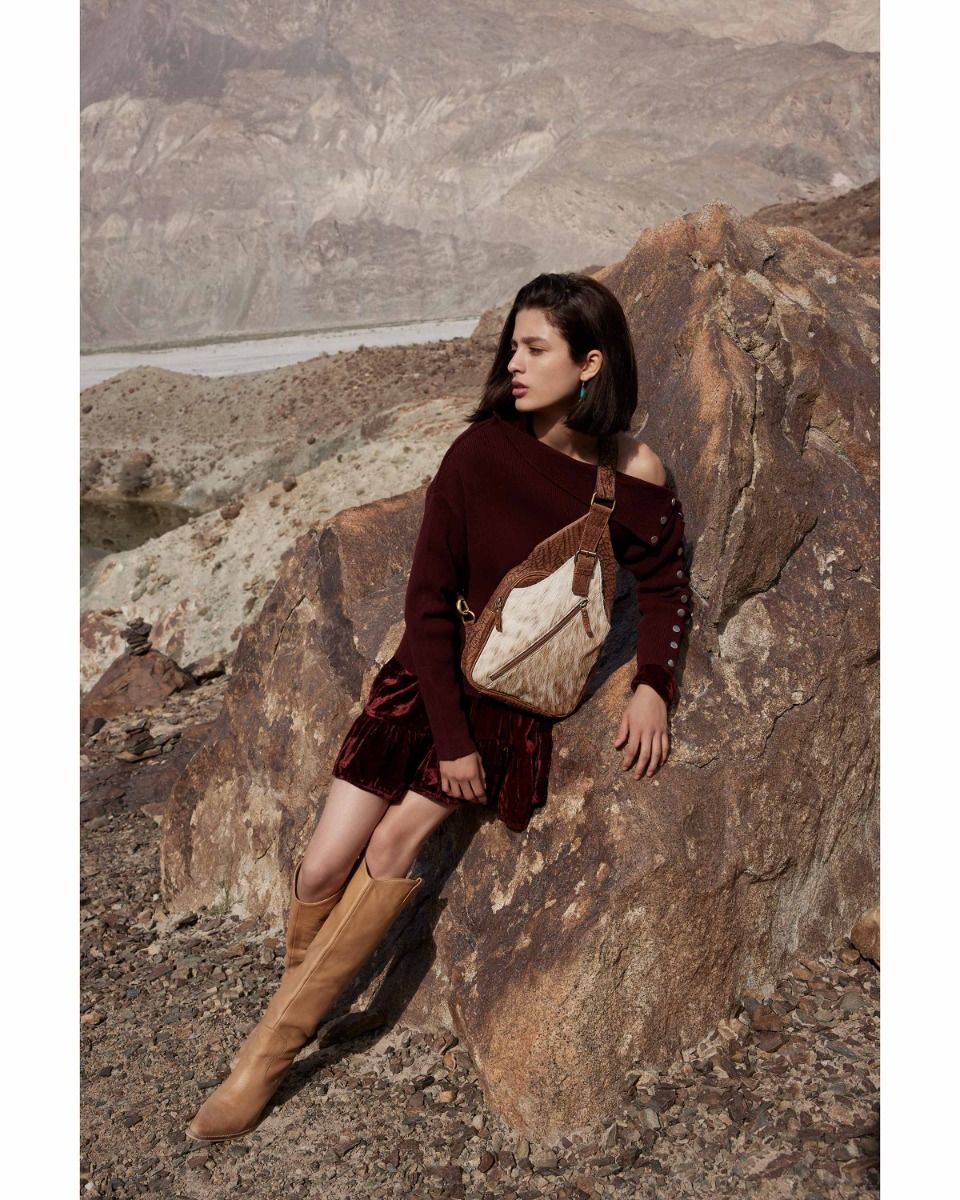 8065 Sierra Falls Hair on Hide Bucket Sling Bag