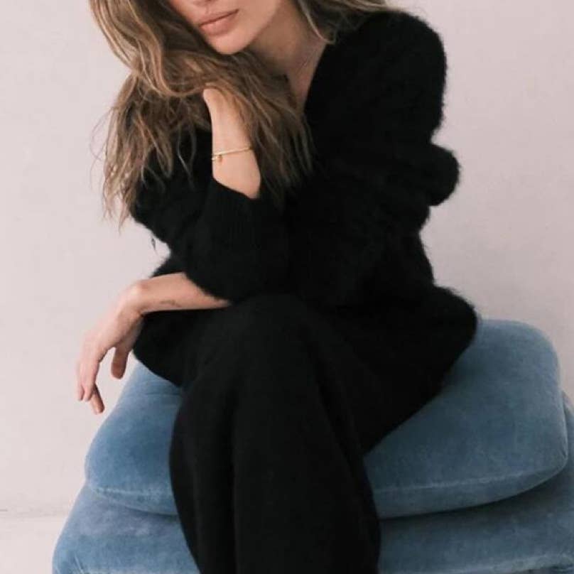 Demure Elegant Fluffy Button-down V-neck Cardigan