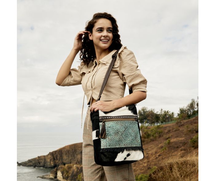 4762 Forest Sky Shoulder Bag